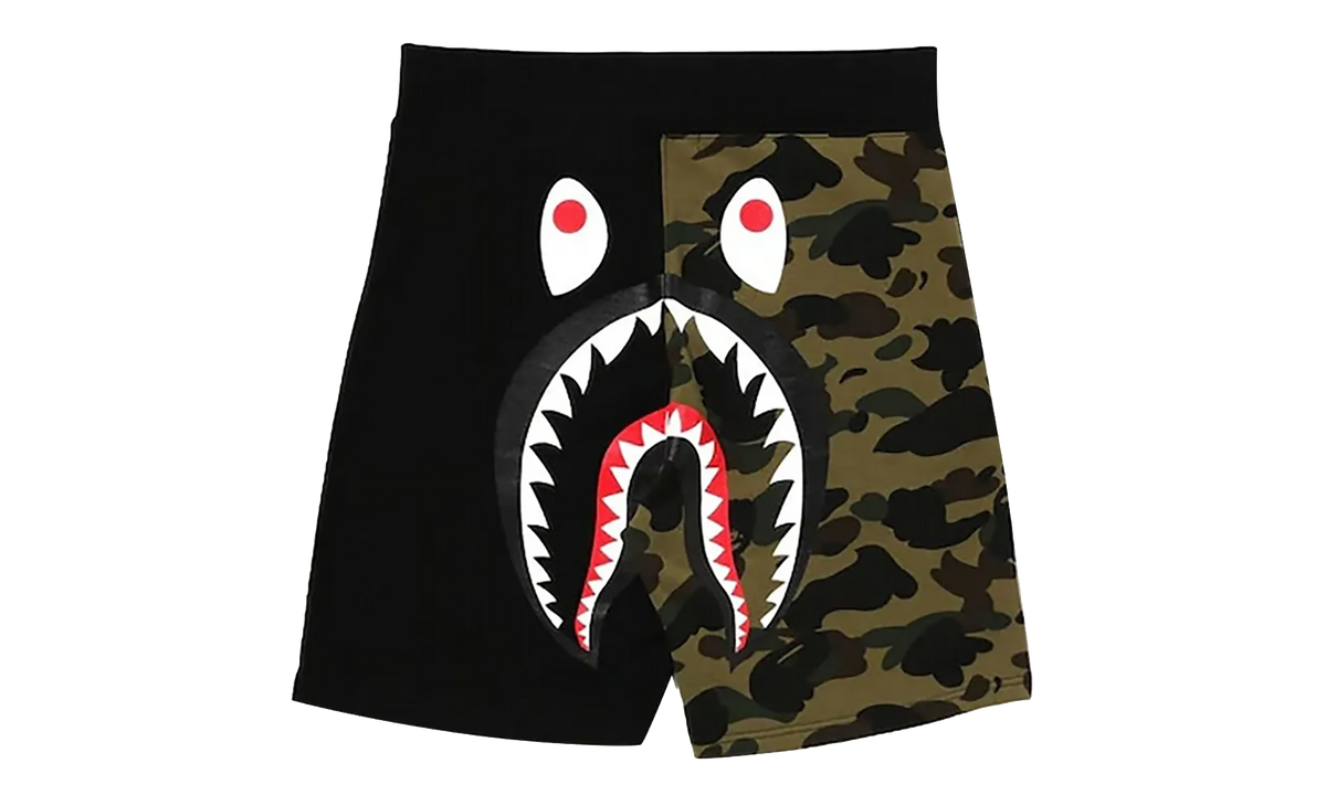 BAPE 1st Camo Back Shark Sweatshorts Black 1I20 153 004 BLACK