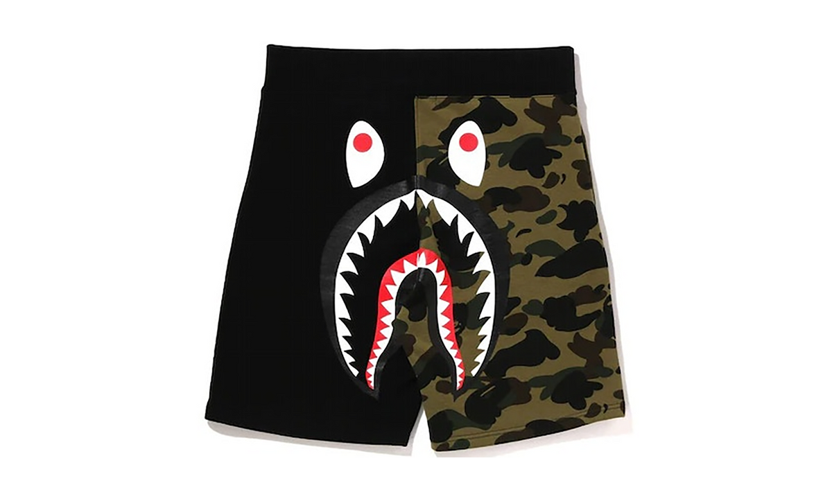 BAPE Back Shark Sweat Shorts 1st Camo Black / Green 1I20 153 004
